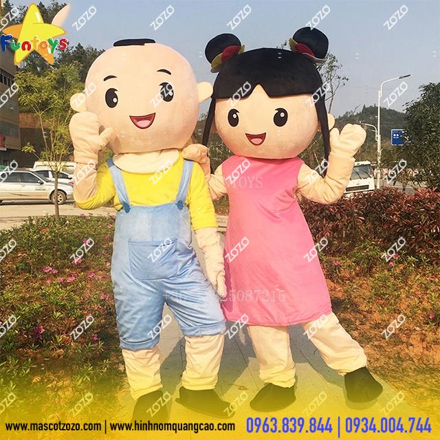 Mascot hình nhân – 1 trong những phương pháp marketing đa dạng, tiện lợi nhưng không kém phần hiệu quả, thu hút. 1 mascot cậu bé & cô bé 2