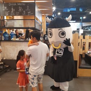 mascot bò Gyu Kaku