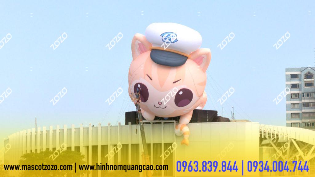 “Làm việc” dưới tiết trời nắng nóng, hình nộm bơm hơi “Mèo Mikan” tại Cao Hùng bị xì hơi 1 “Làm việc” dưới tiết trời nắng nóng, hình nộm bơm hơi “Mèo Mikan” tại Cao Hùng bị xì hơi